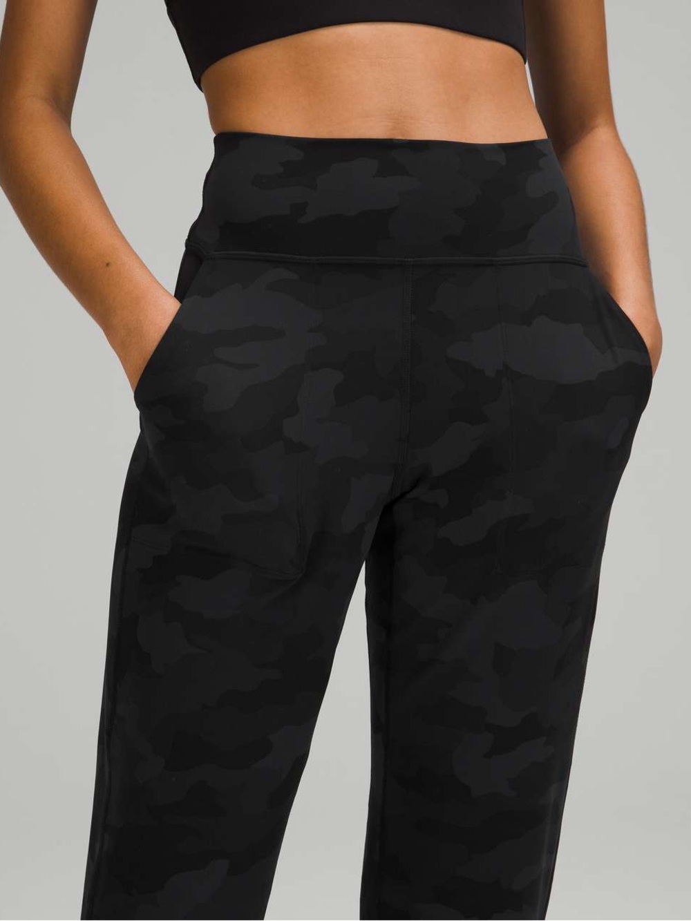Lululemon Align Jogger 28"
Heritage 365 Camo Deep Coal Multi Size 4
